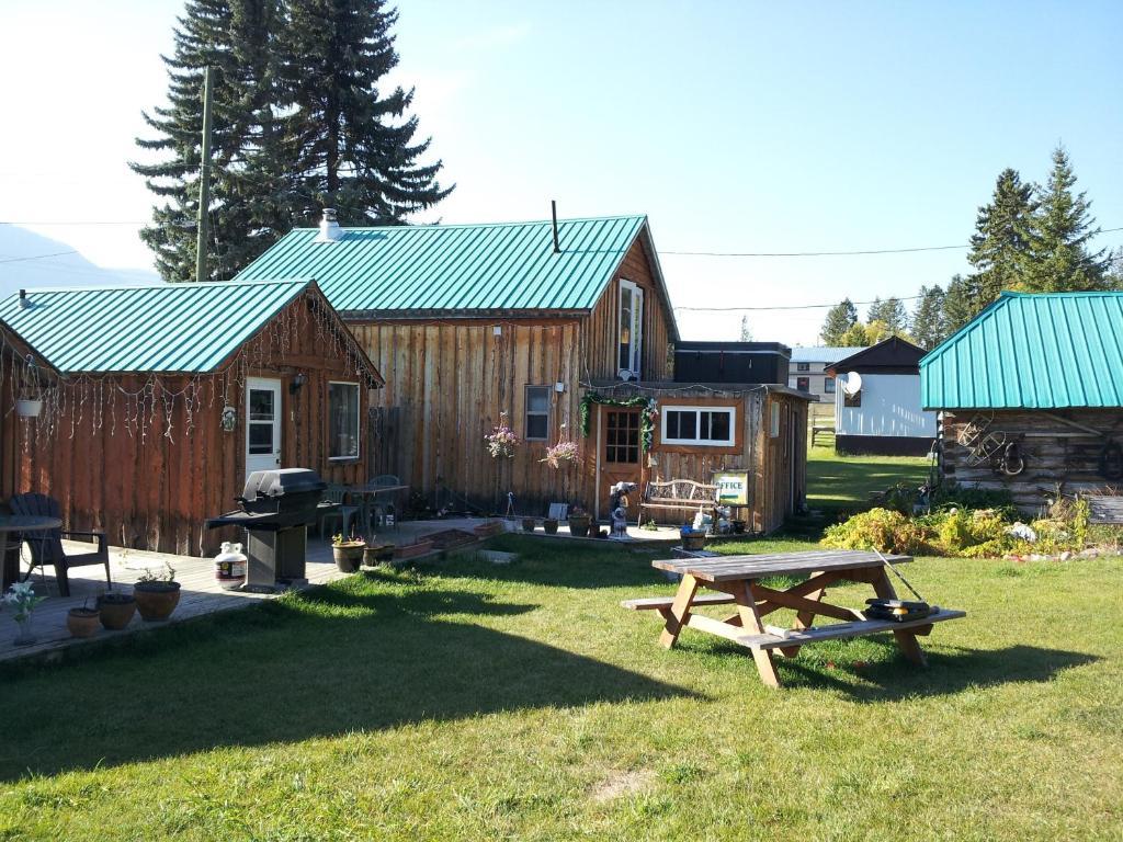 Steamboat Mountain Chalets Hotel Spillimacheen Esterno foto