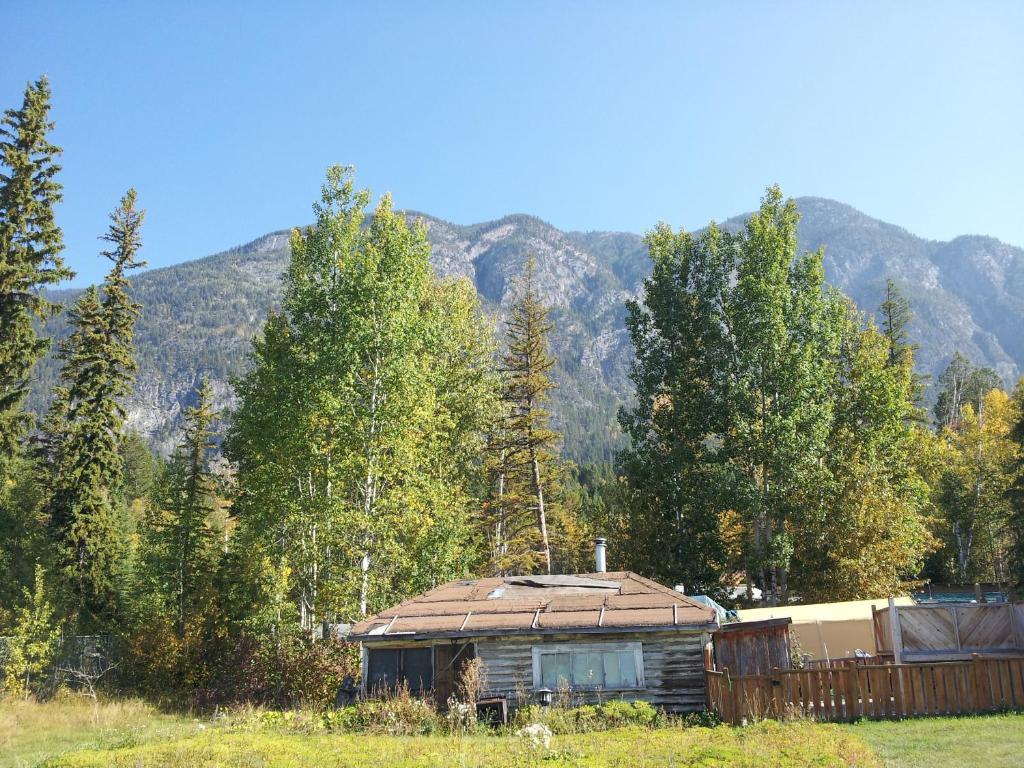 Steamboat Mountain Chalets Hotel Spillimacheen Esterno foto