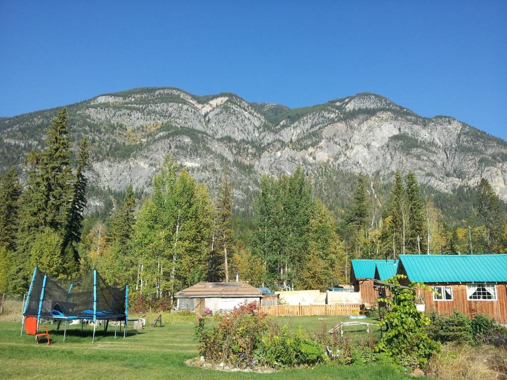 Steamboat Mountain Chalets Hotel Spillimacheen Esterno foto
