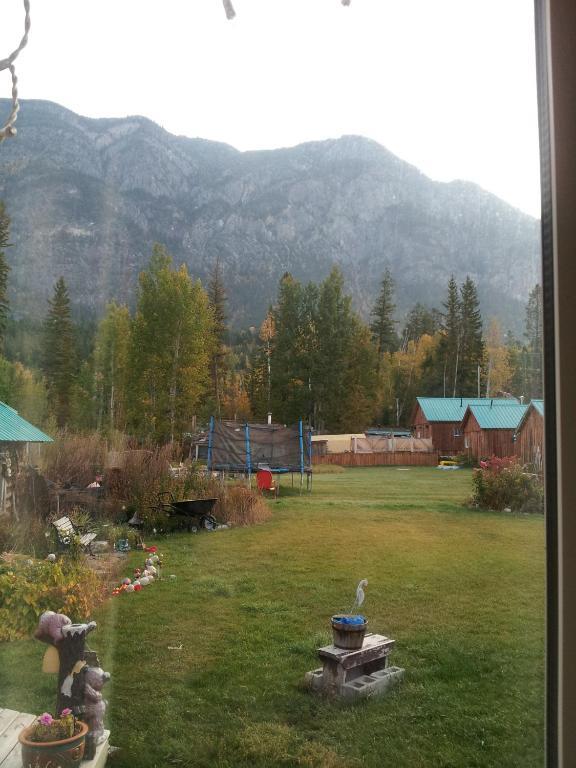 Steamboat Mountain Chalets Hotel Spillimacheen Esterno foto